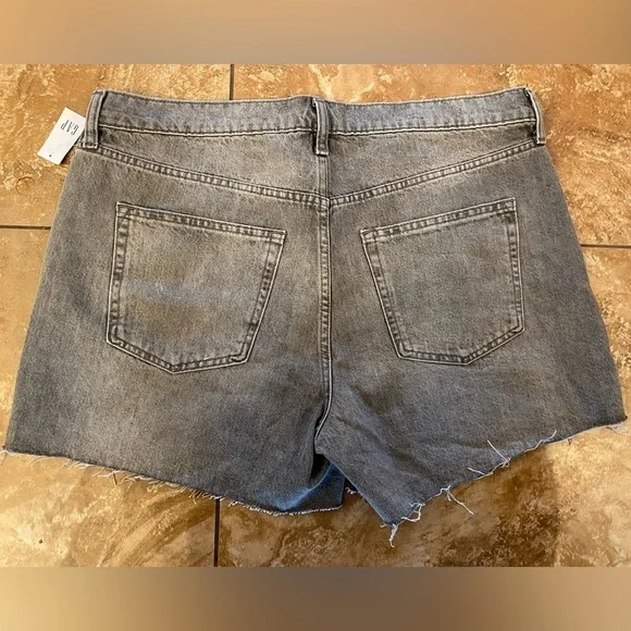 NWT Gap low stride zipper-Fly Destructed Denim light wash black Shorts  14/32 - Picture 5 of 9